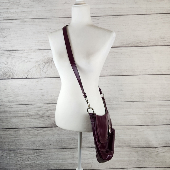 Coach Vintage Patent Leather Hobo Shoulder Bag/ Crossbody Bag in Plum - Picture 2 of 16